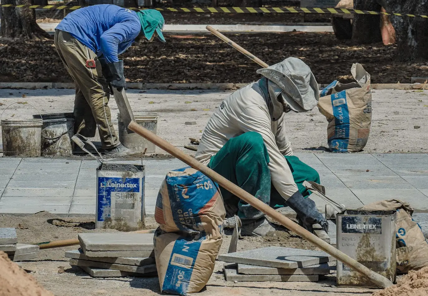 A MÁQUINA NÃO VALE MAIS QUE O OPERADOR: O papel do SITICOM no Abril Verde e a luta contra acidentes na Construção Civil